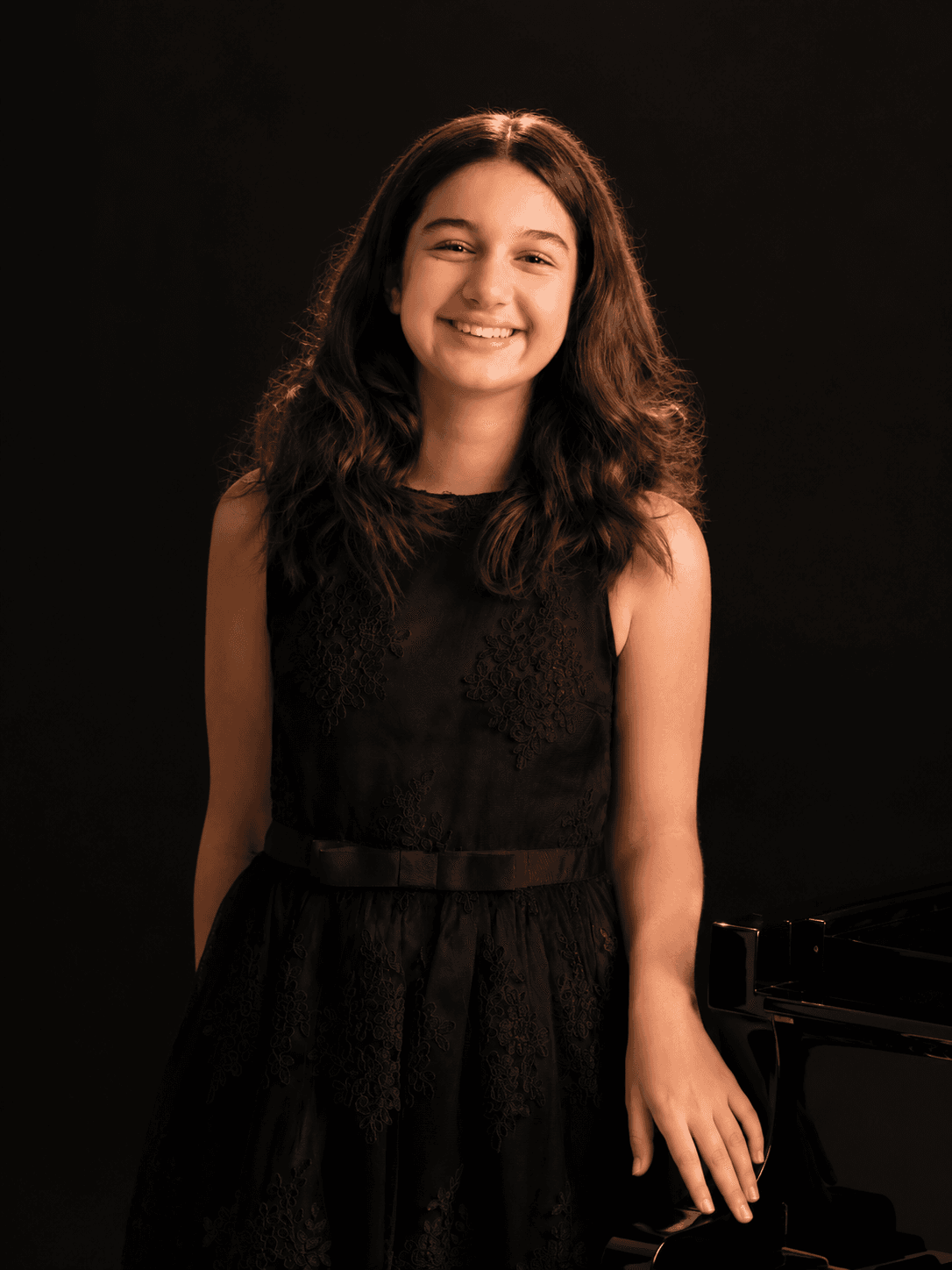 Portrait of Elif Naz Ertuğrul at the piano